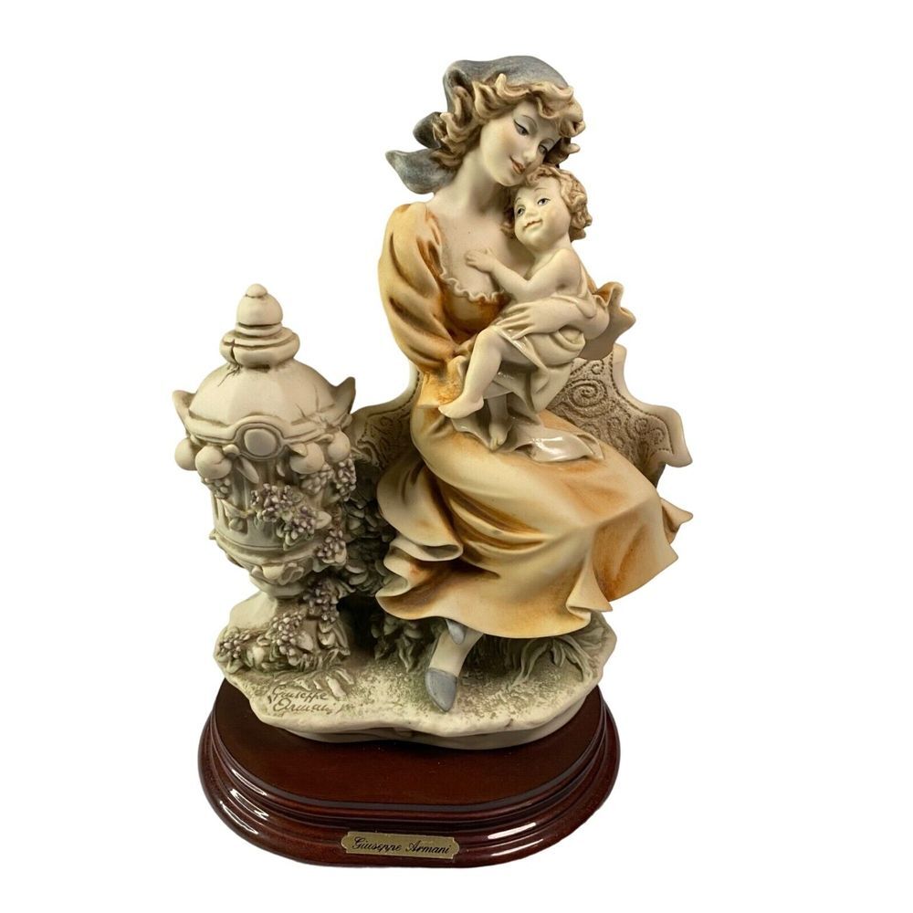 Excellent Giuseppe Armani Figurine, Mother & Child, Garden Maternity Sculpture‎